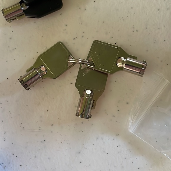 [ Random Vending Machine Parts - Keys • Antenna • Card Reader • Wires ] - Picture 5 of 6